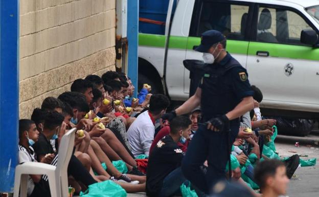 Andalucía acogerá a 13 menores no acompañados procedentes de Ceuta