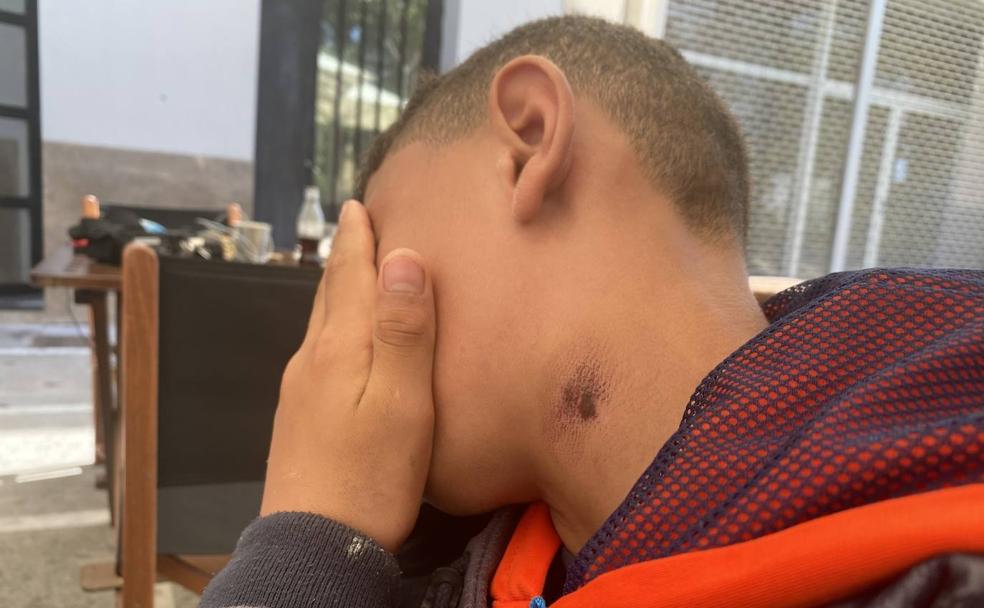 La Junta desoye la amenaza de Vox y acogerá a 13 menores extranjeros procedentes de Ceuta