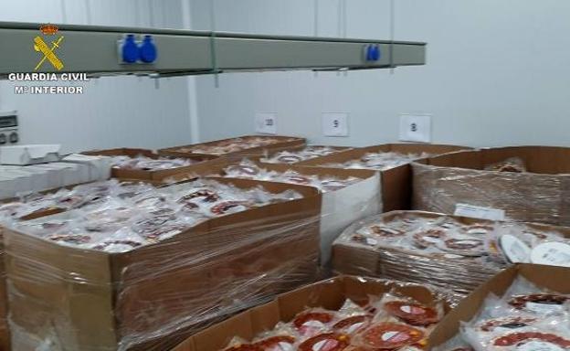 Investigan en Almería productos cárnicos fraudulentos que simulaban ser ibéricos dispuestos para su venta