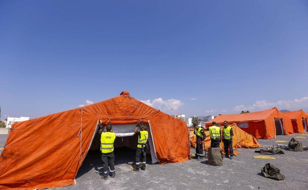 Salud pide al Gobierno que levante un campamento provisional para inmigrantes en el puerto de Motril