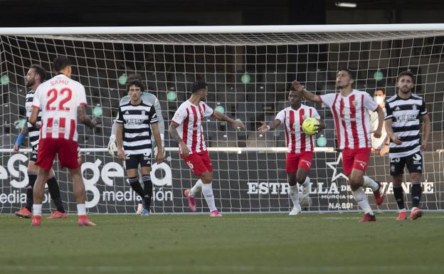 La desaparecida fortaleza ante la clase media-baja compromete a la UDA