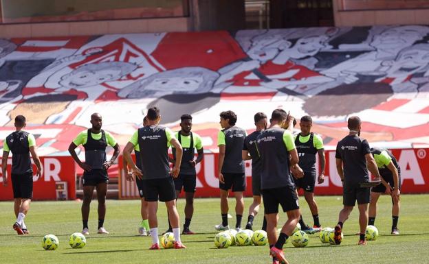 Jesús Vallejo, como uno más en un entreno con escasos efectivos