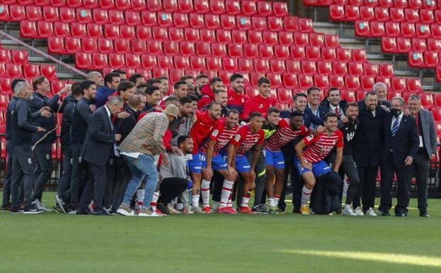 La plantilla del Granada despide la temporada en redes sociales