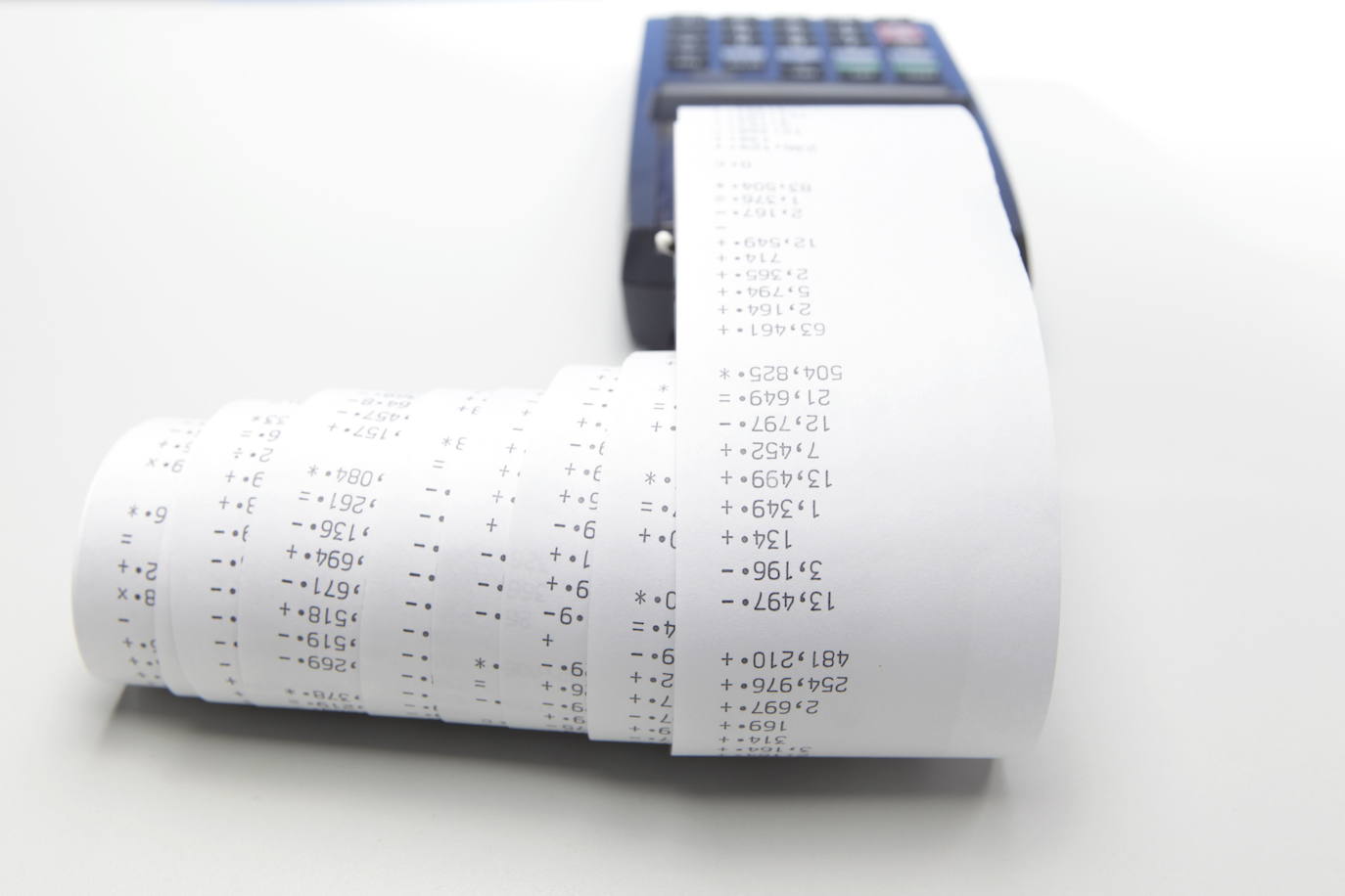 Dos años de cárcel para el empleado de una tienda de Granada que se quedó con más de 50.000 euros