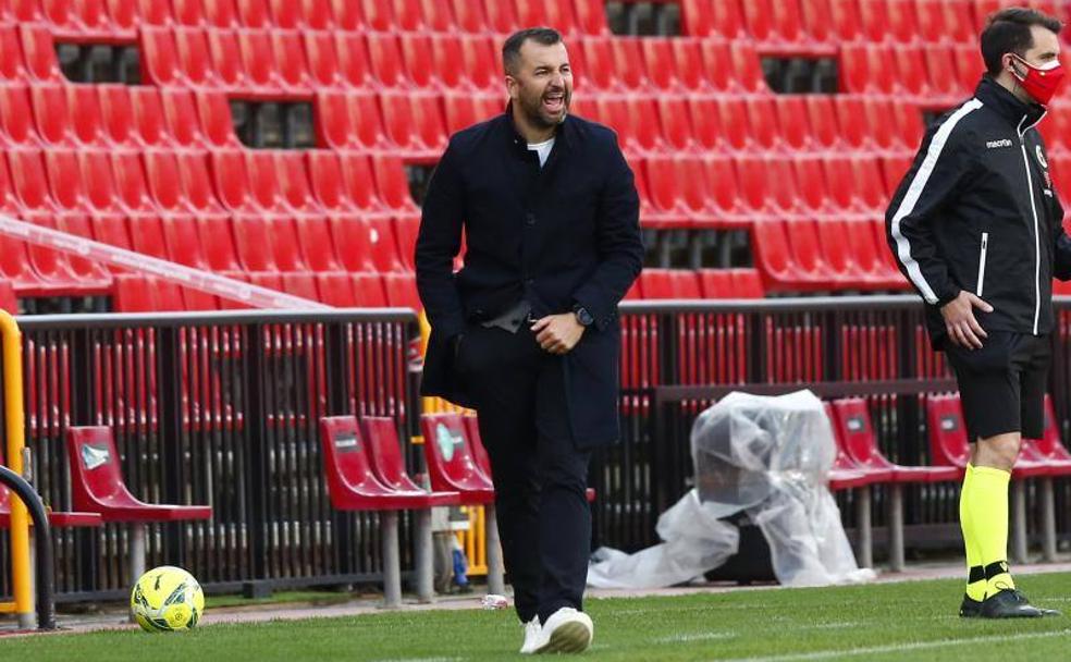 Pocos banquillos si Diego Martínez no renueva