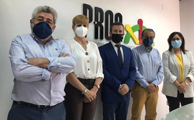 El alcalde reitera que «no existe causa alguna que impida poner el tranvía»