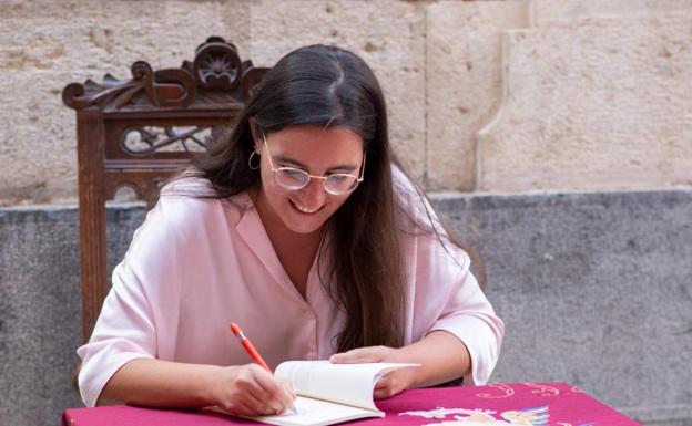 «Espero que la poesía no me abandone nunca, yo no lo haré»