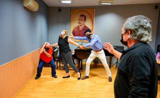 La criada más mandona reabre el telón de la ópera tras más de un año