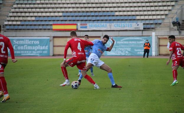 El CD El Ejido cierra unaLiga con 30 jugadores y cuatro técnicos 'desfilando' por el primer equipo