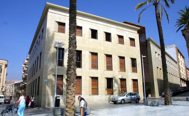 Puertas nobles talladas con blasones, algunos gastos «opulentos» de la Diócesis de Almería