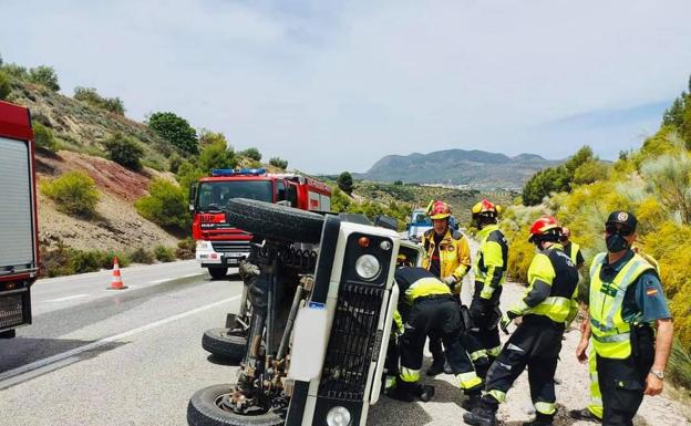 Un herido tras volcar un coche en la A-401 a su paso por Huelma