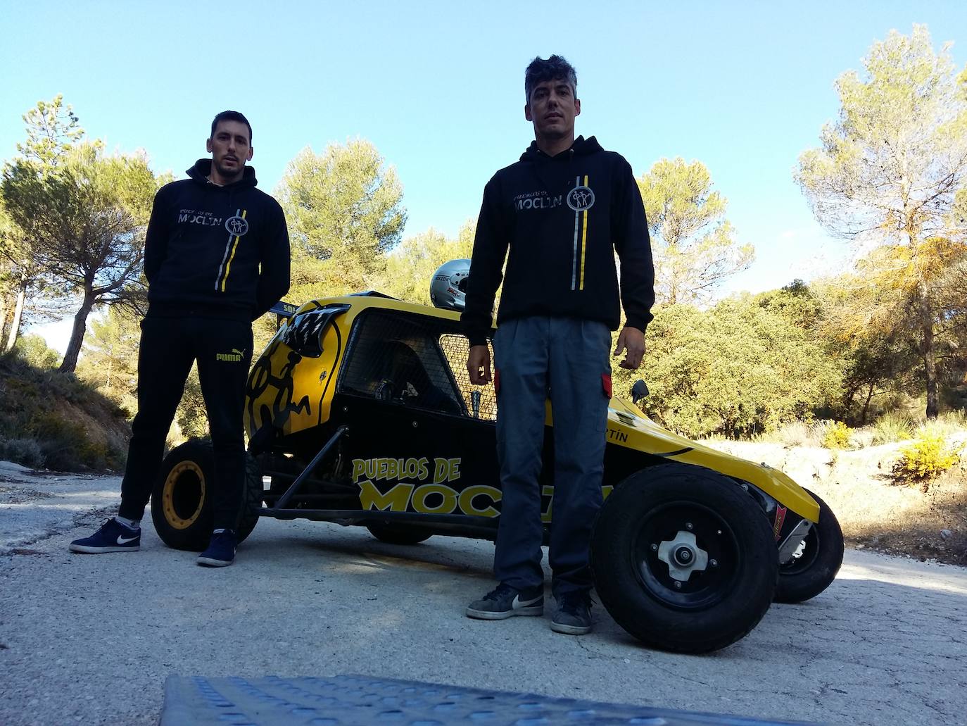 El equipo de rally de Moclín incorpora un nuevo carcross para competir