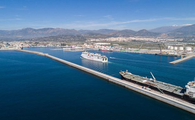 El Puerto de Motril acuerda bonificaciones a las navieras que operan con Marruecos por la inactividad de sus termminales