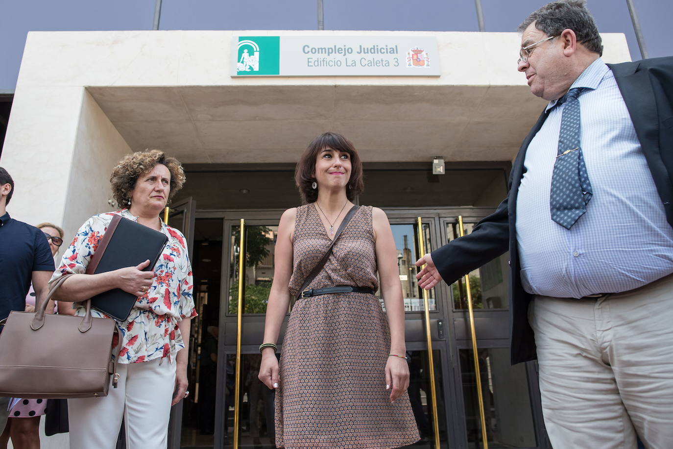 Juana Rivas abona los 12.000 euros para su expareja y colaborará con la justicia