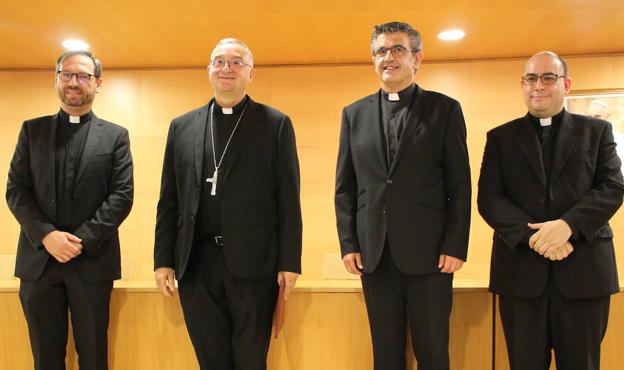 Los nuevos vicarios episcopales toman posesión en un acto presidido por el obispo coadjutor de Almería