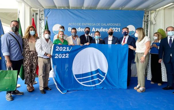La Costa Tropical ya tiene las 12 Banderas Azules que ondearán en las playas de Granada