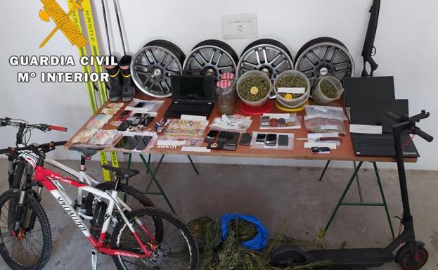 La Guardia Civil desarticula un grupo de venta de droga en Huelma