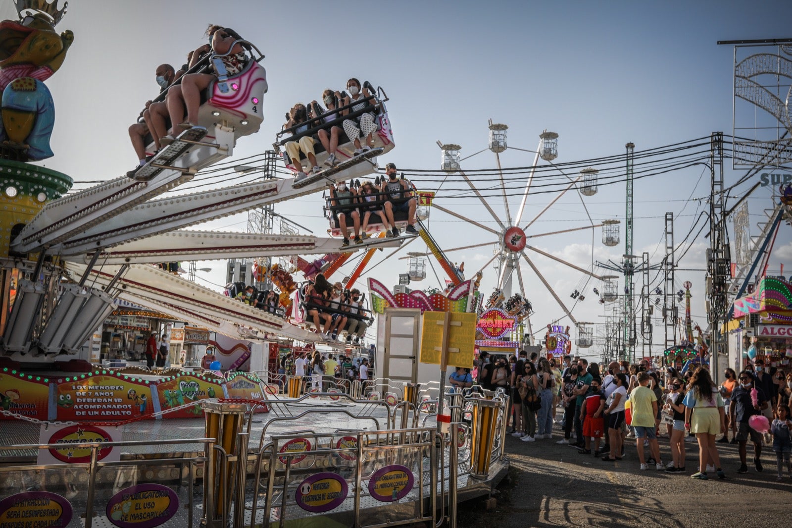 Lleno y colas en el ferial de Granada en el Día del Corpus