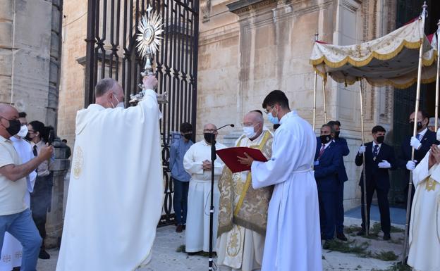 La capital celebra el Corpus Christi sin procesión y con aforos reducidos