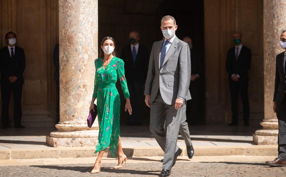 Los Reyes visitan a las odaliscas de Ingres y Picasso, en La Alhambra