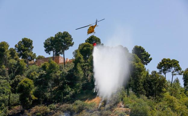 Extinguido el fuego en el entorno del río Darro, que queda en conato