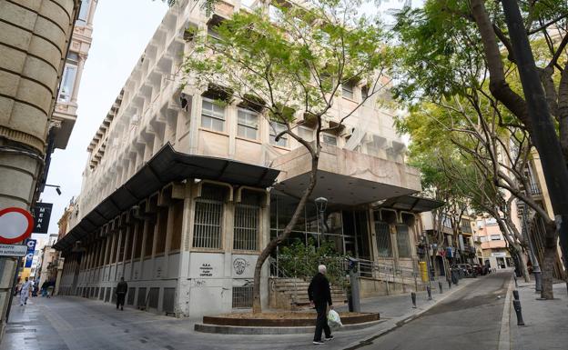 Correos acepta la oferta del Ayuntamiento de Almería por el edificio del Paseo