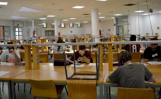 Una docena de sedes acoge desde el lunes a los 3.363 matriculados a la Selectividad