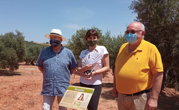 Rozalén ya tiene un olivo en Carboneros