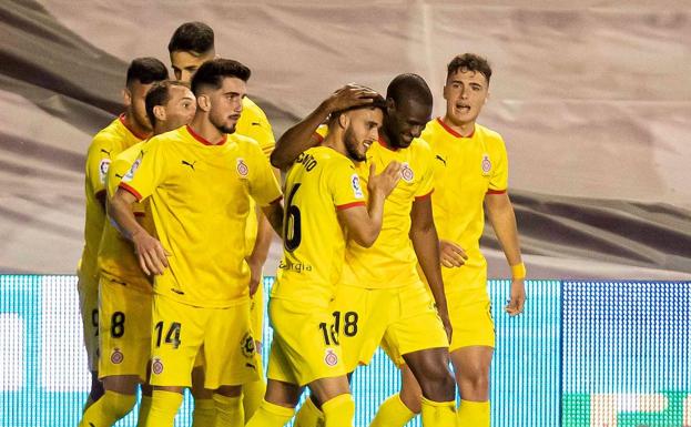 El Girona vence al Rayo en Vallecas y se acerca a Primera División