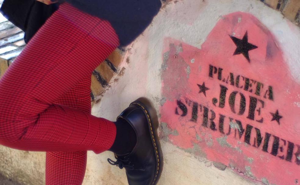 La plaza Joe Strummer de Granada sigue siendo punk