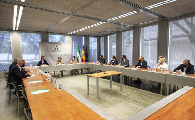 La Junta comunica a los colectivos jienenses el «principio del fin» de la espera del tranvía