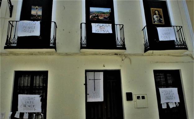 La iglesia de Talará se encuentra cerrada al culto desde hace tres años por el mal estado de la cubierta