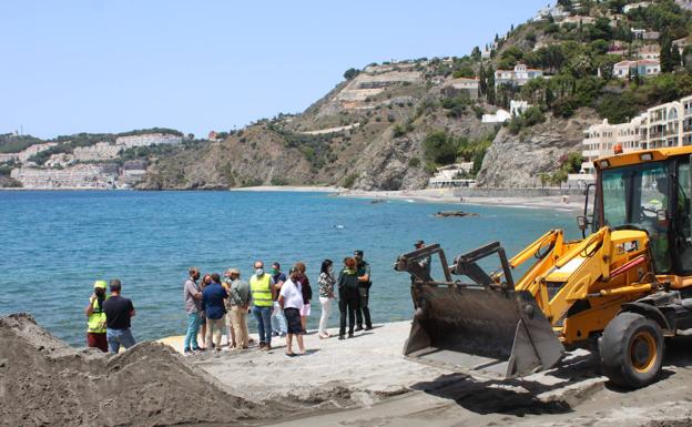 Costas invierte 200.000 euros en arreglar las playas de Granada de cara al verano