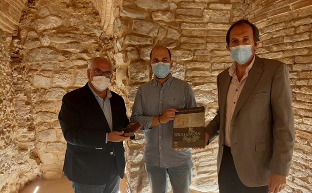 Cultura acerca a los vecinos de Iznatoraf el texto de su fuero