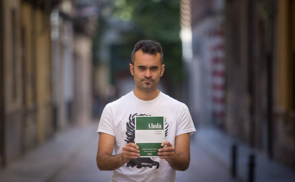 El poeta que escribe los versos en 'andalúh'