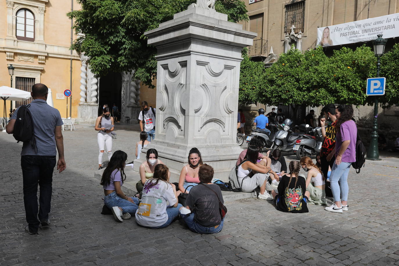 Nervios en el primer día de Selectividad en Granada