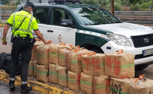 Ocultan más de 700 kilos de hachís entre palets de pimientos