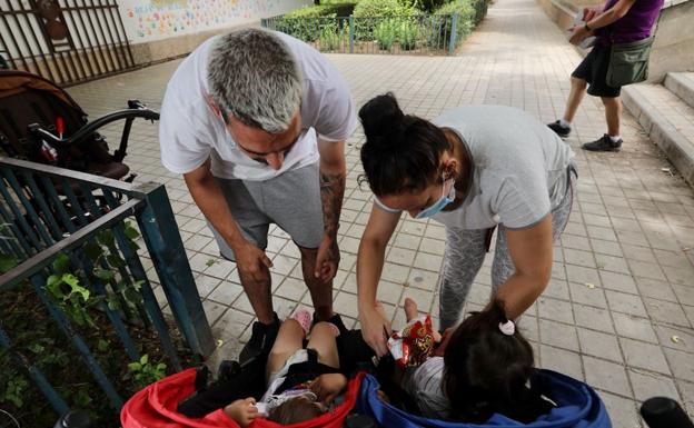 La familia con tres menores desahuciada en Granada, en lista de espera para una vivienda social