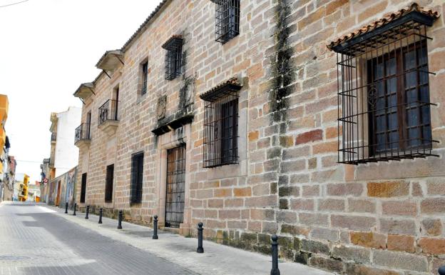 El Palacio de Zambrana entra en la agenda del Ayuntamiento y la Consejería de Cultura