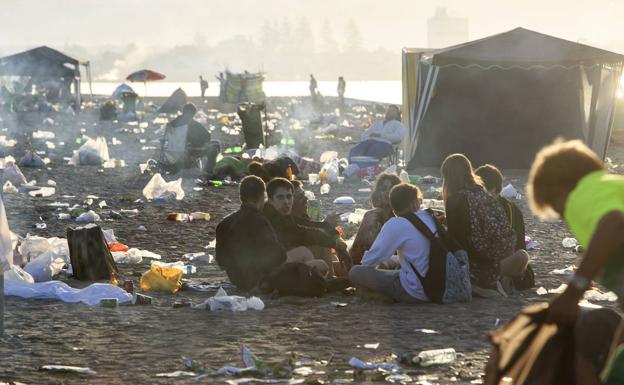 La Costa abre sus playas al baño en San Juan con un despliegue policial contra los botellones