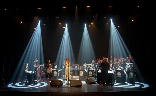 Aurora Medina y Jaén Jazzy Big Band fusionan su música en beneficio de las Noches de Palacio