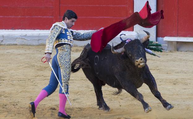 Cautiva la naturalidad y torería de Pablo Aguado