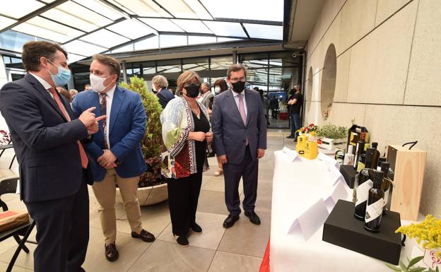 Diputación premia los aceites de oliva virgen extra de Granada y el trabajo del sector olivarero