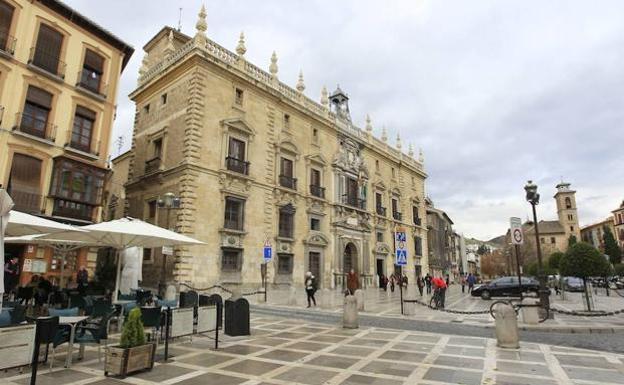 El TSJA absuelve al octogenario condenado por apropiarse de los bienes de su pareja cuando estaba en la UCI