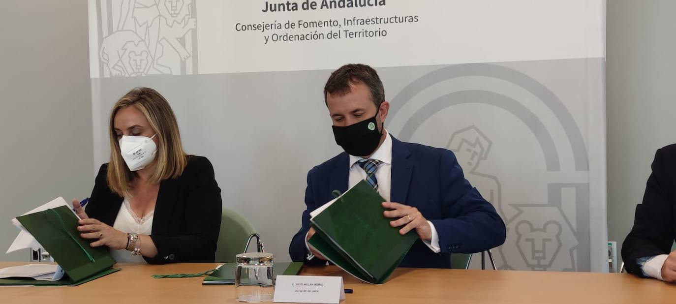 El tranvía está más cerca, el Ayuntamiento y la Junta firman la extinción del antiguo convenio