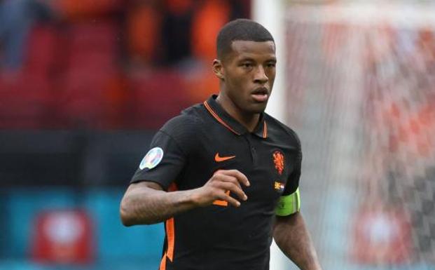 Wijnaldum pide a la UEFA «proteger» a los jugadores del racismo