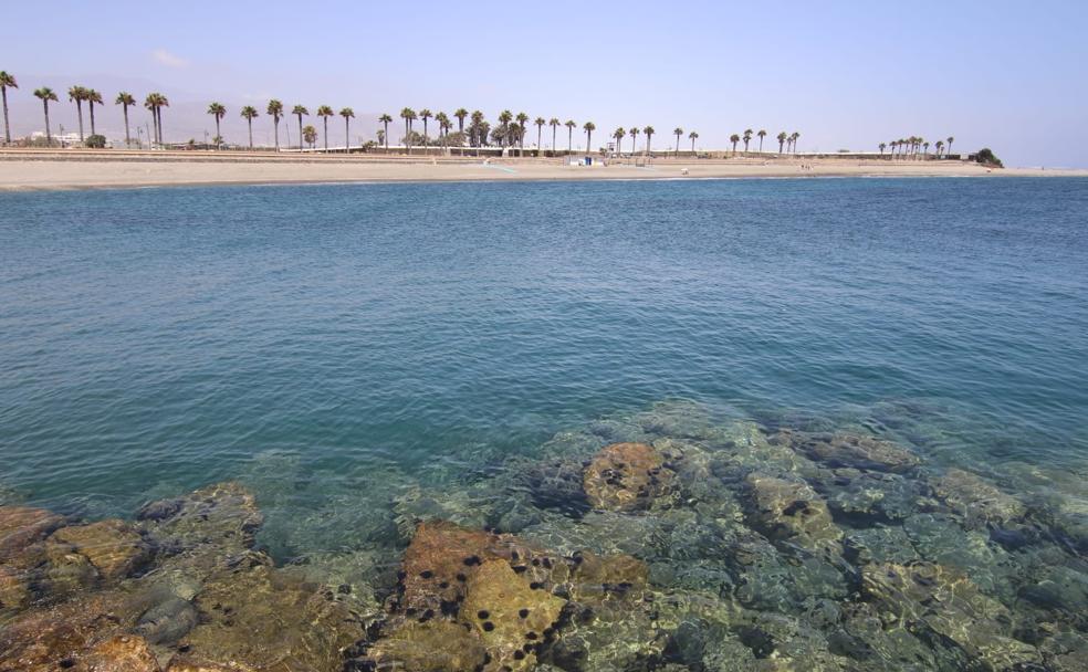 El Censo, la playa de la juerga y el rock en Adra