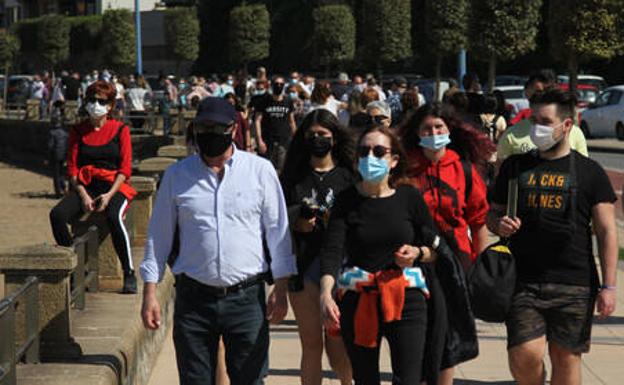 Seguirán las multas por ir sin mascarillas en la calle cuando no haya distancia