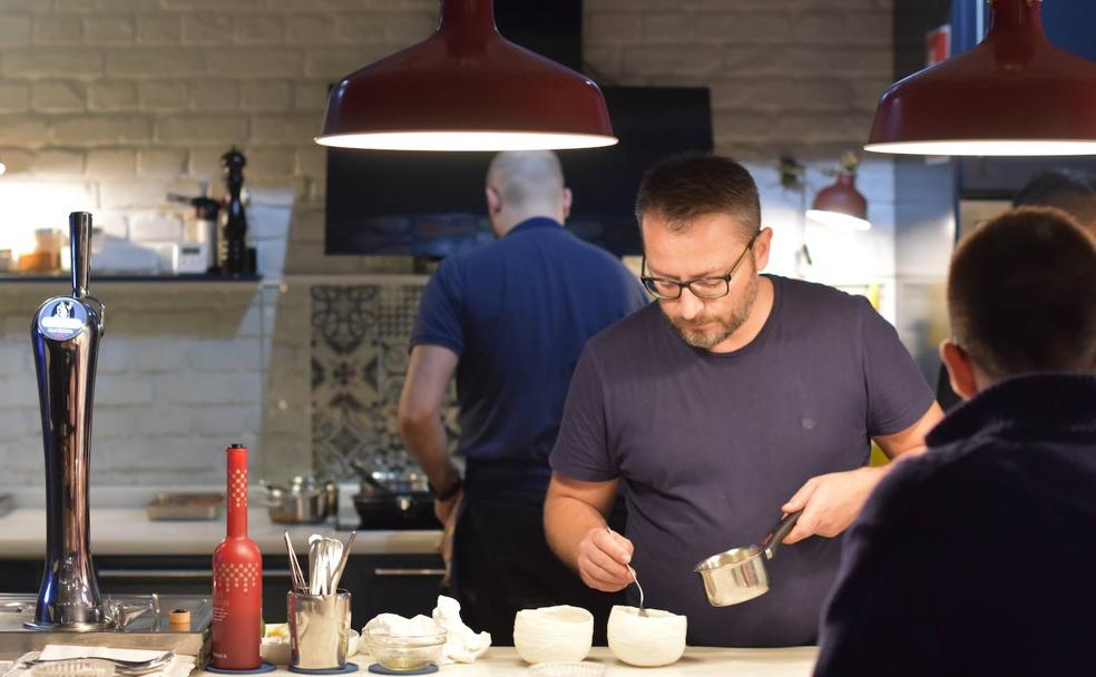 «En la cocina, la huerta de verano da mucho juego y un aire fresco»