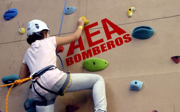 Cómo escalar en rocódromo por primera vez